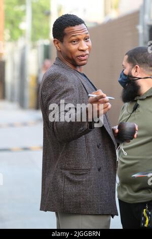 Celebrità tra cui Martin Short e Jonathan Majors a Jimmy Kimmel Live! studi a Los Angeles, California caratterizzando: Jonathan Majors dove: Los Angeles, California, Stati Uniti quando: 11 Ott 2021 accreditamento: Guillermo Proano/WENN Foto Stock