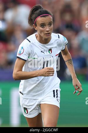 Rotherham, Regno Unito. 10th luglio 2022. Barbara Bonansea d'Italia durante la partita UEFA Women's European Championship 2022 al New York Stadium di Rotherham. Il credito dell'immagine dovrebbe leggere: Darren Staples/Sportimage Credit: Sportimage/Alamy Live News Foto Stock