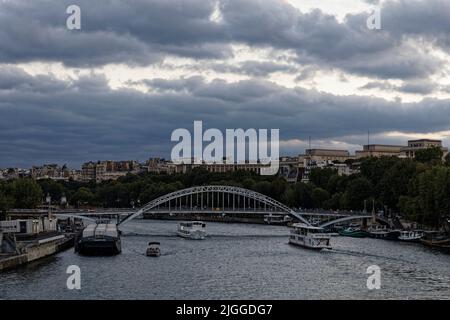 Parigi, Francia. 7th luglio 2022. Vista generale del ponte pedonale di Debilly sulla Senna il 7 luglio 2022 a Parigi, Francia. Foto Stock