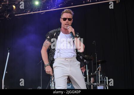 Great Tew, Regno Unito. 10th luglio 2022. Cantante irlandese, cantautore, presentatore televisivo e ospite del Magic radio Breakfast show, Ronan Patrick John Keating, ex membro della boy band Boyzone che si esibisce dal vivo al Cornbury Festival. (Foto di Dawn Fletcher-Park/SOPA Images/Sipa USA) Credit: Sipa USA/Alamy Live News Foto Stock