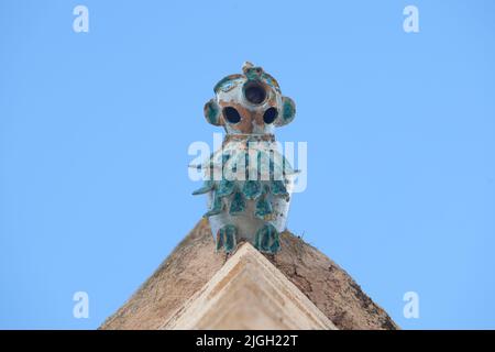 Porcellana gargoyle del Palazzo di Weathervanes, Caceres quartiere storico, Extremadura, Spagna Foto Stock