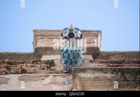 Porcellana gargoyle del Palazzo di Weathervanes, Caceres quartiere storico, Extremadura, Spagna Foto Stock