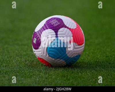 Primo : 07/10/2022 calcio, calcio, UEFA womenÂ Euro 2022, donne EM 2022 Inghilterra, Campionato europeo 2022, Francia - Italia Match ball of the Euro Foto Stock