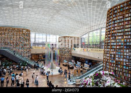 Seoul, Corea del Sud - Giugno 2022: Vista della Biblioteca Starfield nel centro commerciale Starfield COEX. Foto Stock