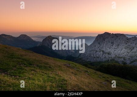 Parco Naturale di Urkiola all'alba, Vizcaya, Spagna Foto Stock