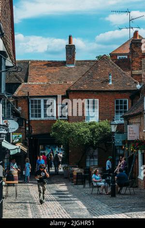 Farnham, Regno Unito - 11 luglio 2022: High Street a Farnham, Surrey, Regno Unito Foto Stock