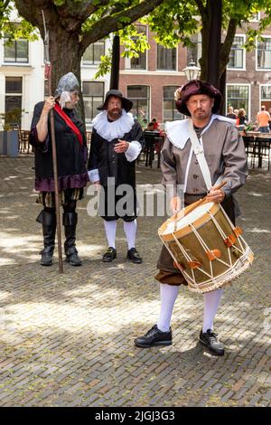 Rembrandt van Rijn festival, attori che rievoca i suoi dipinti e la sua era, Leiden, Olanda del Sud, Paesi Bassi. Foto Stock