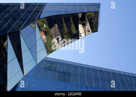 La torre di vetro del gas Naturale Fenosa la Barceloneta quartiere di Barcellona Catalogna Spagna Foto Stock