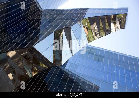 La torre di vetro del gas Naturale Fenosa la Barceloneta quartiere di Barcellona Catalogna Spagna Foto Stock