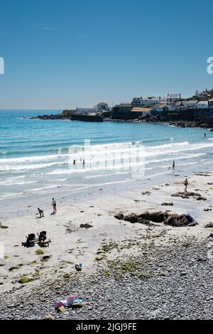 Vista sulla spiaggia di Coverack, Cornovaglia Foto Stock