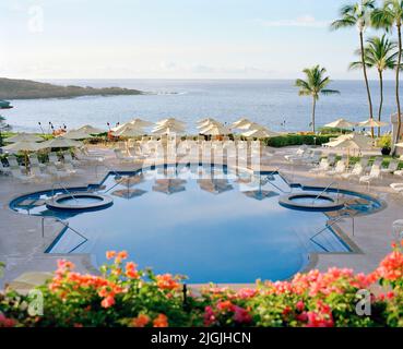 La piscina principale al Four Seasons Resort Lana'i at Manele Bay. Lana'i, Hawaii, USA. Foto Stock