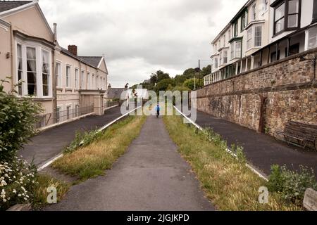 L'ex stazione di Bideford, Devon, è ora sul corso della pista ciclabile a lunga distanza Tarka Trail. Il Royal Hotel fronteggia parte della piattaforma. Foto Stock