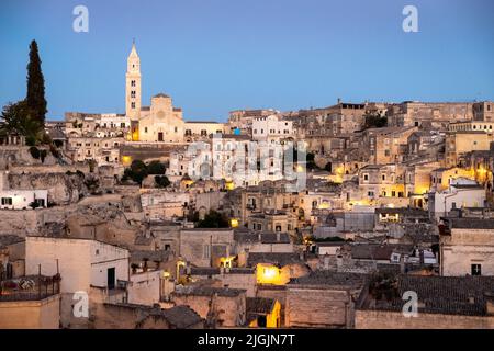 Appartamenti di Saint'Antonio in cima alla collina con sassi e case, Matera,Basilicata, Italia Foto Stock