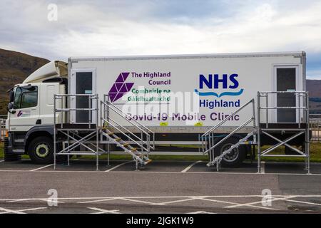 Fort William, Scozia - Ottobre 6th 2021: Una clinica mobile Covid-19 nella città di Fort William, nelle Highlands della Scozia, Regno Unito. Foto Stock