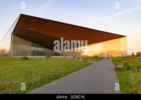 Il Museo Nazionale Estone, ingresso al tramonto, architettura moderna 2016, Tartu Estonia Stati baltici, Europa Foto Stock