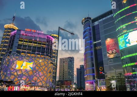 Seul, Corea del Sud-2 marzo 2016: Grattacieli al crepuscolo nella zona centrale. Foto Stock