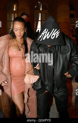 Rihanna e ASAP Rocky partecipano al Off-White Womenswear Autunno/Inverno 2022/2023 Foto Stock