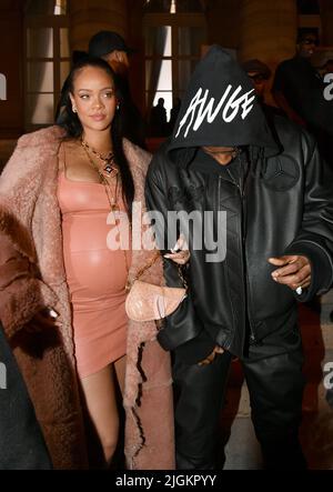 Rihanna e ASAP Rocky partecipano al Off-White Womenswear Autunno/Inverno 2022/2023 Foto Stock