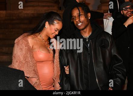 Rihanna e ASAP Rocky partecipano al Off-White Womenswear Autunno/Inverno 2022/2023 Foto Stock