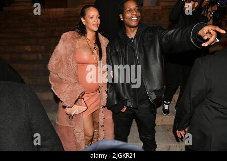 Rihanna e ASAP Rocky partecipano al Off-White Womenswear Autunno/Inverno 2022/2023 Foto Stock