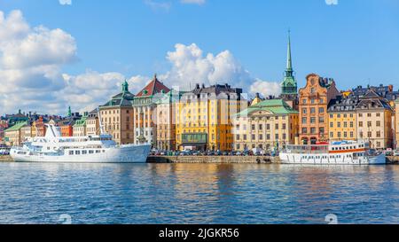 Stoccolma, Svezia - 21 maggio 2015: Vista della città vecchia di Stoccolma (Gamla Stan) dall'acqua Foto Stock