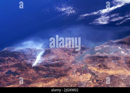 Incendi, incendi che si abbattono dallo spazio. Elementi di questa immagine forniti dalla NASA. Foto di alta qualità Foto Stock