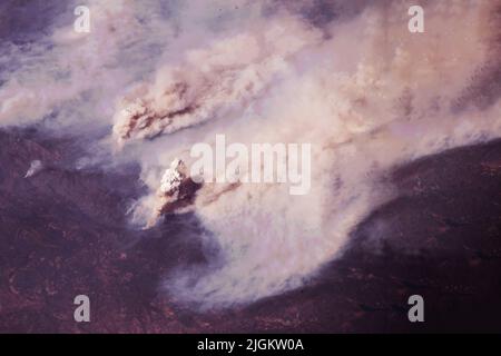 Incendi, incendi che si abbattono dallo spazio. Elementi di questa immagine forniti dalla NASA. Foto di alta qualità Foto Stock