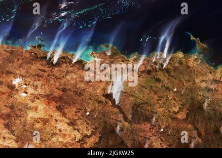 Incendi, incendi che si abbattono dallo spazio. Elementi di questa immagine forniti dalla NASA. Foto di alta qualità Foto Stock