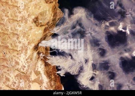 Incendi, incendi che si abbattono dallo spazio. Elementi di questa immagine forniti dalla NASA. Foto di alta qualità Foto Stock