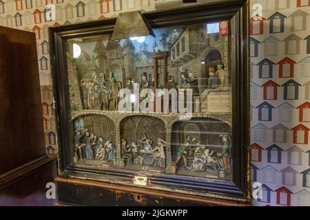 "La ghigliottina francese" macchina arcade di divertimento in esposizione in un museo nel Regno Unito. Foto Stock