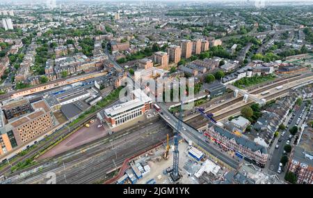 West Hampstead e West End Lane sono un ricco quartiere residenziale con tre stazioni: Metropolitana, metropolitana, terra e thameslink Foto Stock