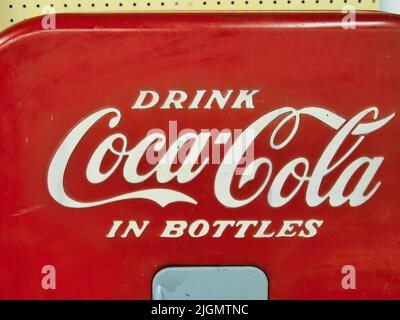 Rosso Coca Cola segno classico per collezionisti Foto Stock