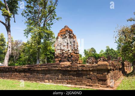 Prasat Sra Kamphaeng noi, rovine Khmer, Ssituated in Wat SA Kamphaeng noi, si Saket(si SA Ket), Isan(Isaan), Thailandia, Sud-Est asiatico, Asia Foto Stock