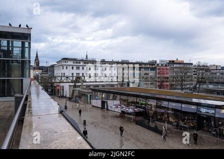 Dettaglio architettonico della Wuppertal Hauptbahnhof, stazione ferroviaria principale nella città di Wuppertal, nello stato tedesco della Renania settentrionale-Vestfalia Foto Stock