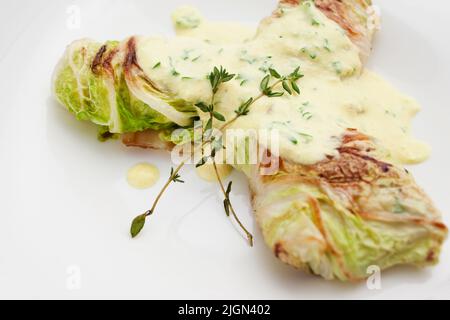 Involtini di cavolo con panna acida, spazio libero Foto Stock