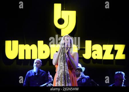 Perugia, Italia. 08th luglio 2022. JOSS STONE 'NEVER FORGET MY LOVE' TOUR UMBRIA JAZZ 2022 08 LUGLIO 2022 ARENA SANTA GIULIANA PERUGIA durante l'Umbria jazz2022, Concerto di Musica a Perugia, Italia, luglio 08 2022 Credit: Independent Photo Agency/Alamy Live News Foto Stock