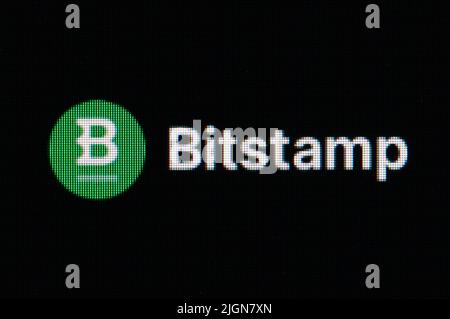 Rottweil, Germania. 11th luglio 2022. Il logo del Bitstamp cripto scambio è visto sullo schermo di un computer in un ufficio. Credit: Silas Stein/dpa/Alamy Live News Foto Stock