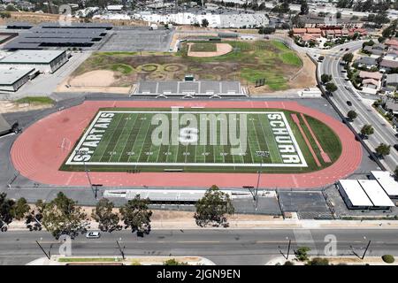 Veduta aerea generale della pista e campo da calcio Schurr High School, martedì 21 giugno 2022, a Montebello, calib. Foto Stock