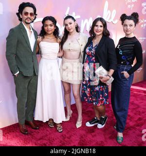 HOLLYWOOD, LOS ANGELES, CALIFORNIA, USA - 11 LUGLIO: John Cho, mia Isaac, Hannah Marks, vera Herbert e Stefania Lavie Owen arrivano allo "Do't Make Me Go" di Los Angeles Special Screening of Amazon prime Video, che si tiene a NeueHouse Hollywood il 11 luglio 2022 a Hollywood, Los Angeles, California, Stati Uniti. (Foto di Xavier Collin/Image Press Agency) Foto Stock