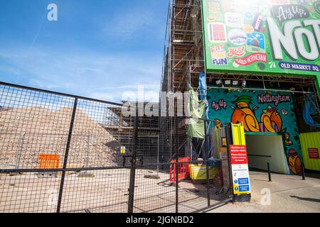 Passerella attraverso dal Lister Gate a Carrington Street durante la demolizione di Broadmarsh nel centro di Nottingham 2022 maggio, Nottinghamshire Inghilterra UK Foto Stock