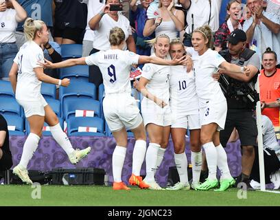 BRIGHTON INGHILTERRA - LUGLIO 11 : Georgia Stanway (Bayern Munich) of England le donne celebrano il suo obiettivo durante la finale del Campionato europeo delle Donne 2022 a. Foto Stock