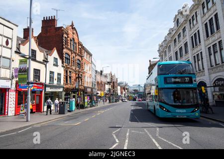 Vista su Upper Parliament Street a Nottingham City, Nottinghamshire Inghilterra UK Foto Stock