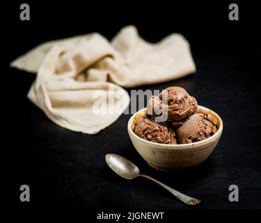 Cioccolato cannella al basilico gelato Foto Stock