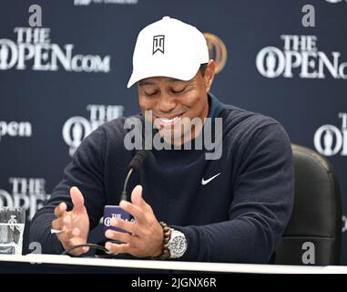 150th Open Golf Championships, St Andrews, luglio 12th 2022 Tiger Woods parla ai media durante la sua conferenza stampa presso l'Old Course, St Andrews, Scozia. Credit: Ian Rutherford/Alamy Live News. Foto Stock