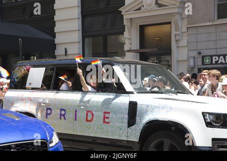 L'annuale Parata Gay Pride ritorna a marzo lungo 5th Avenue e finisce su Christopher Street nel Greenwich Village dopo una pausa di 3 anni a causa della pandemia di Covid-19. Foto Stock