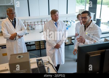 Paesi Bassi, Wageningen, 2022-07-07. Re Willem-Alexander dei Paesi Bassi visita l'istituto olandese di ricerca ecologica NIOKNAW. Photogra Foto Stock