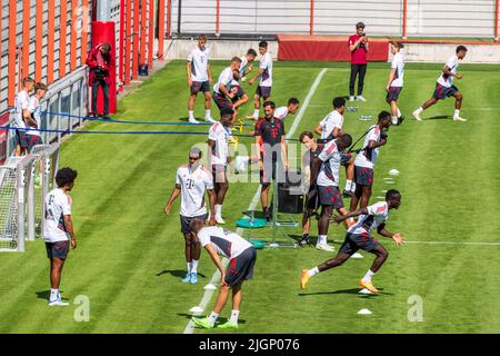 Monaco di Baviera, Germania. 12th luglio 2022. I giocatori del FC Bayern Munich partecipano alla sessione di allenamento del FC Bayern presso la sede del club. Credit: Peter Kneffel/dpa/Alamy Live News Foto Stock