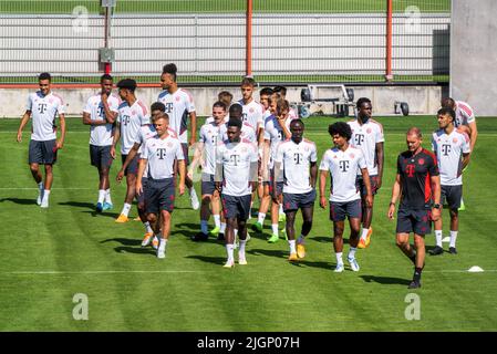 Monaco di Baviera, Germania. 12th luglio 2022. I giocatori del FC Bayern Munich partecipano alla sessione di allenamento del FC Bayern presso la sede del club. Credit: Peter Kneffel/dpa/Alamy Live News Foto Stock