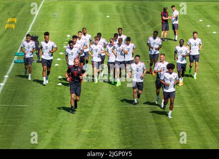 Monaco di Baviera, Germania. 12th luglio 2022. I giocatori del FC Bayern Munich partecipano alla sessione di allenamento del FC Bayern presso la sede del club. Credit: Peter Kneffel/dpa/Alamy Live News Foto Stock