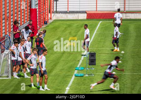 Monaco di Baviera, Germania. 12th luglio 2022. I giocatori del FC Bayern Munich partecipano alla sessione di allenamento del FC Bayern presso la sede del club. Credit: Peter Kneffel/dpa/Alamy Live News Foto Stock